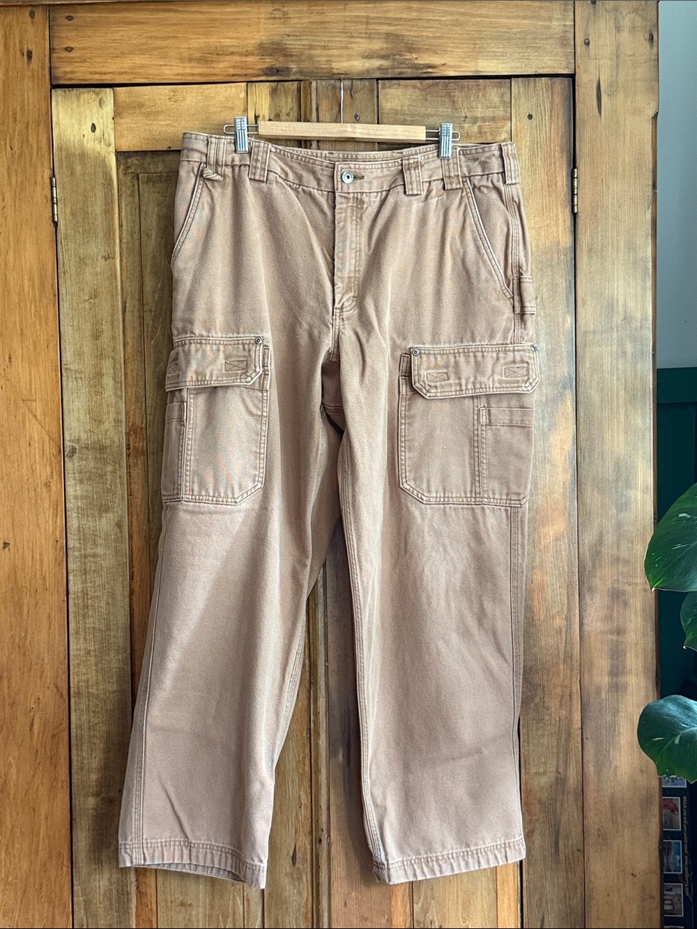 Duluth Trading Co 40x32 Tan Cargo Pants with Flap Pockets Workwear Blue Collar